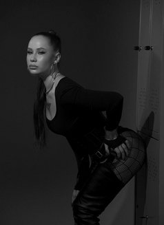 Lisa - escort in Bangkok Photo 3 of 8