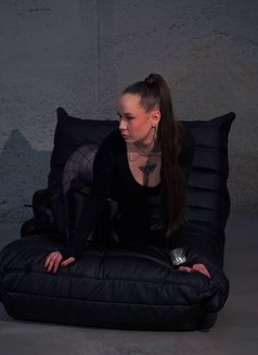 Lisa - escort in Bangkok Photo 6 of 8