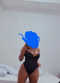 Lisa - puta in Toronto Photo 1 of 2