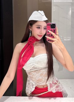 Lisa - escort in Bangkok Photo 4 of 6