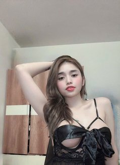 Lisa Dubai massage full service - puta in Dubai Photo 11 of 11