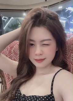 Lisa Duong - puta in Dubai Photo 8 of 8
