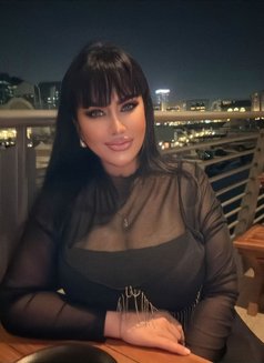 Lisa - escort in Abu Dhabi Photo 8 of 10