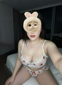 Lisa - masseuse in Al Manama Photo 5 of 7