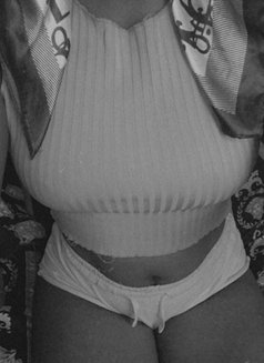 Lisa - escort in Cairo Photo 1 of 6