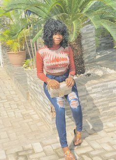 Lisa - escort in Cairo Photo 5 of 6