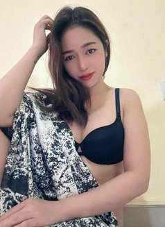 Lisa - escort in Yanbu Photo 1 of 3