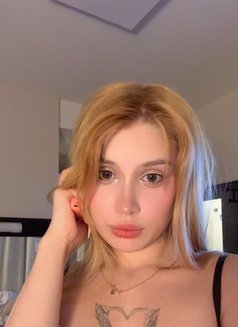 Lisa - escort in Tokyo Photo 2 of 10