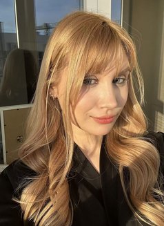 Lisa - escort in Tokyo Photo 5 of 10