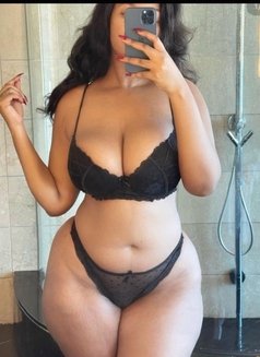 Lisa - escort in Mumbai Photo 3 of 4
