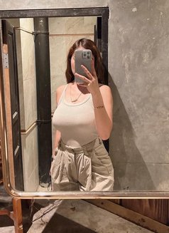 Lisa - escort in Abu Dhabi Photo 7 of 10