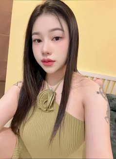 Lisa - escort in Doha Photo 2 of 6