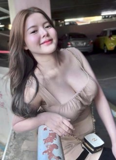 Thailand girl 18+ alone - puta in Muscat Photo 1 of 5