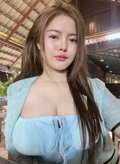 Thailand girl 18+ alone - puta in Muscat Photo 4 of 5