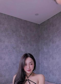 Lisa Hi - puta in Al Ain Photo 4 of 5