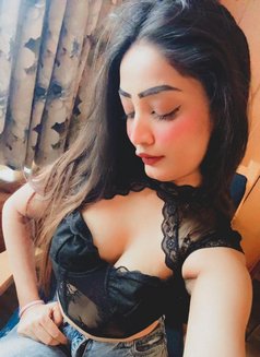 Lisa - escort in Pune Photo 9 of 12