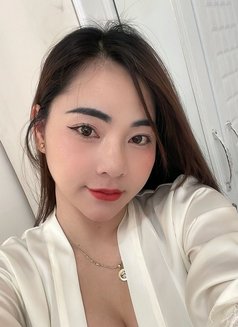 Lisa - escort in Abu Dhabi Photo 1 of 8