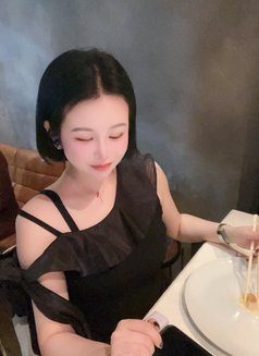 Lisa - escort in Tokyo Photo 1 of 9