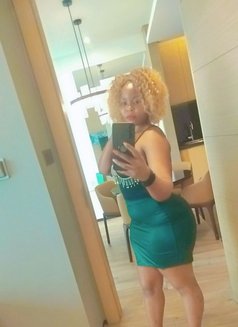 Lisa - puta in Al Juffair Photo 2 of 3