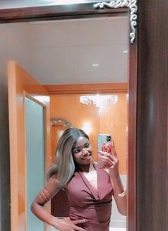 Lisa - escort in Dubai Photo 5 of 6