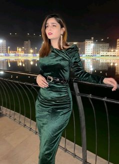 Lisa - escort in Kuwait Photo 2 of 2