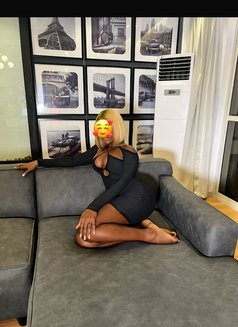 Lisa - escort in Abidjan Photo 2 of 3