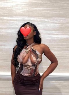 LISA - escort in Mumbai Photo 5 of 6