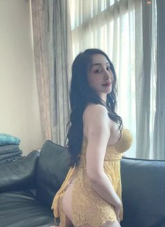 Lisa full service - escort in Al Manama Photo 4 of 7