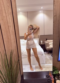 Lisa - escort in Jeddah Photo 5 of 7