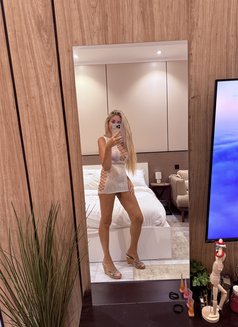 Lisa - escort in Jeddah Photo 6 of 7