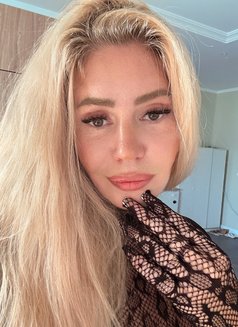 Lisa - escort in Jeddah Photo 1 of 6