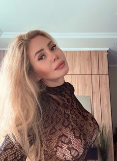 Lisa - escort in Jeddah Photo 4 of 6