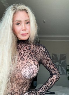 Lisa - escort in Jeddah Photo 5 of 6