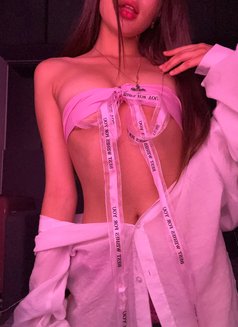 Lisa - escort in Bangkok Photo 2 of 10