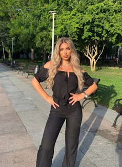 Lisa - escort in Dubai Photo 4 of 6