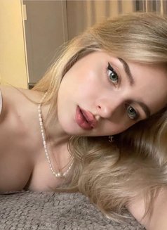 Lisa - escort in Budva Photo 3 of 4