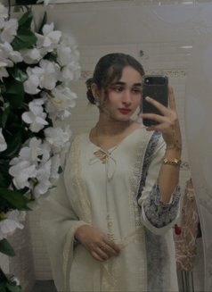 Lisa - escort in Pune Photo 6 of 11