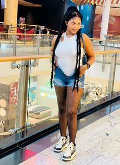 Lisa - puta in Al Manama Photo 2 of 2