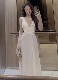 Lisa - escort in Al Manama Photo 3 of 5