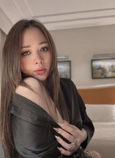 Lisa - escort in Dubai Photo 7 of 12