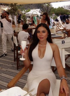 LISA SEDUCTIVE QUEEN - Transsexual escort in Bali Photo 30 of 30