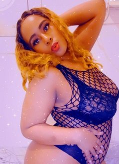 Lisa - puta in Muscat Photo 1 of 2