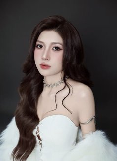 Lisa - escort in Dubai Photo 4 of 6