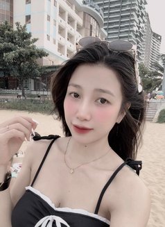 Lisa - escort in Dubai Photo 5 of 6