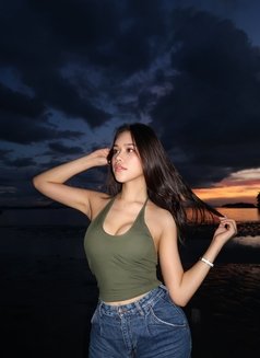 Lisa - escort in Makati City Photo 6 of 11