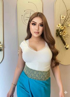 Lisa Strog Cum - Transsexual escort in Dubai Photo 1 of 9