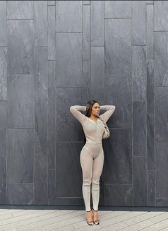 Lisa - escort in Accra Photo 2 of 5