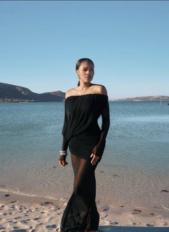 Lisa - escort in Accra Photo 4 of 5