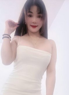 Lisa - escort in Abu Dhabi Photo 1 of 4