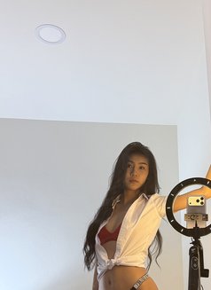Lisa - escort in Singapore Photo 12 of 16